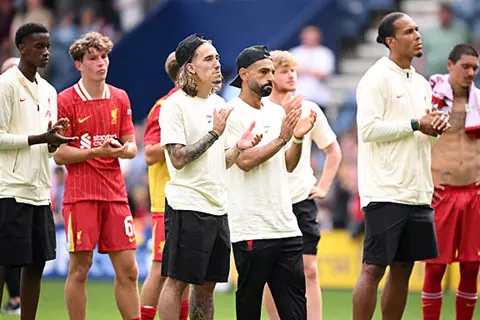 "حزن لا ينتهي على جوتا".. ماذا قالت صحف العالم عن ودية ليفربول وبريستون نورث؟